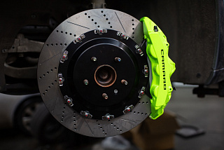 Тормозная система Chevrolet Camaro VI передняя 6-ти поршневая Brembo